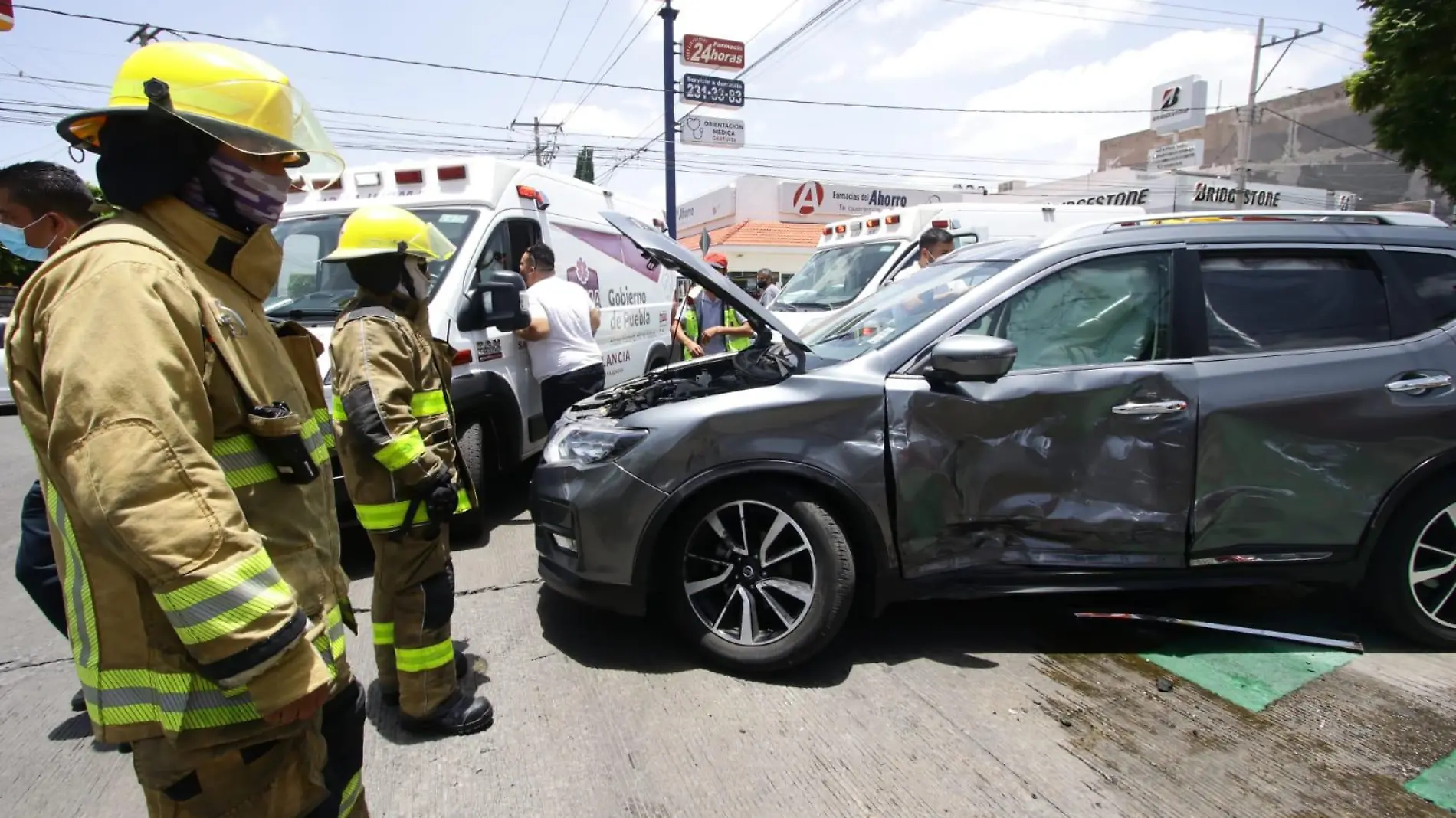 IMPACTO AMBULANCIA Y AUTO